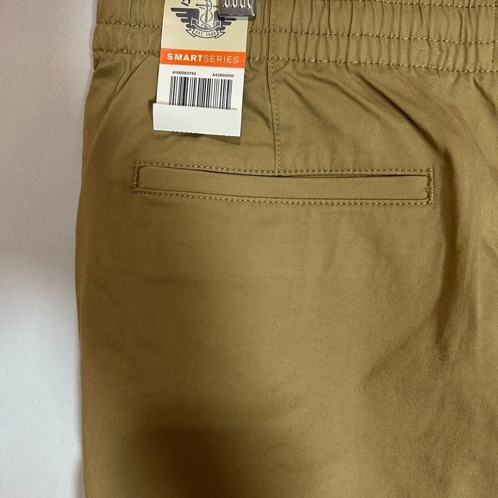 Dockers Men’s Tan Flat Front Shorts Classic Style Large NWT